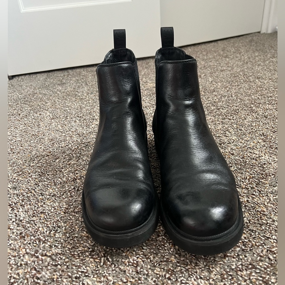 Real leather men’s boats for casual or fancy occasions